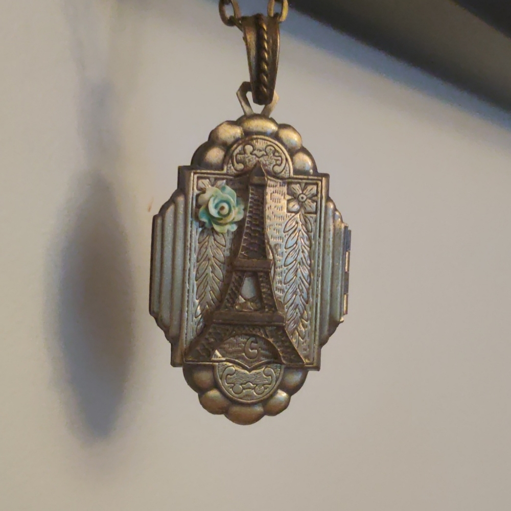Unique locket necklace